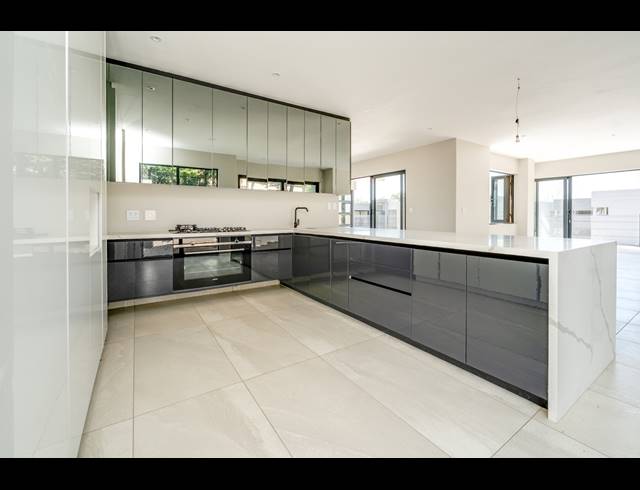 5 BEDROOM HOUSE FOR SALE IN BRYANSTON